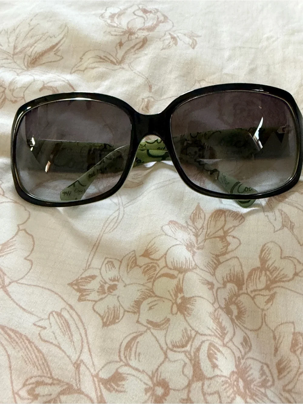 Authentic Coach Ginger Women's Black oversized Sunglasses S496